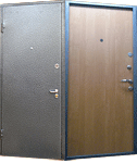 Стальная дверь с внешней отделкой порошковым напылением, внутренней отделкой ламинатом
